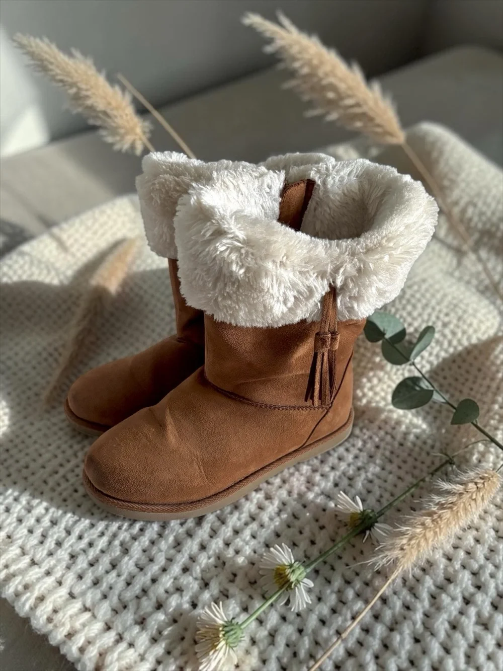 Magellan Big Girls Size 3 Faux Suede Winter Boots with Faux Fur Cuff & Tassel